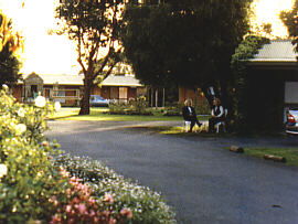 Colonial Village Motel - C Tourism 0