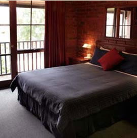 Armour Motor Inn - C Tourism 1