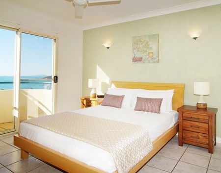 Airlie Beach QLD C Tourism