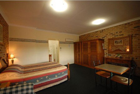 Country Gardens Motor Inn - C Tourism 2