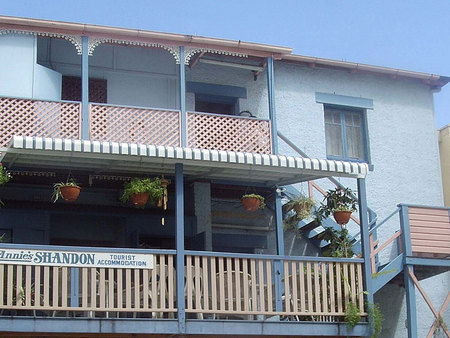 Annies Shandon Inn - C Tourism 0