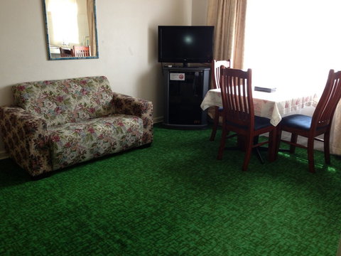 Carnegie Motor Inn And Serviced Apartments - C Tourism 3
