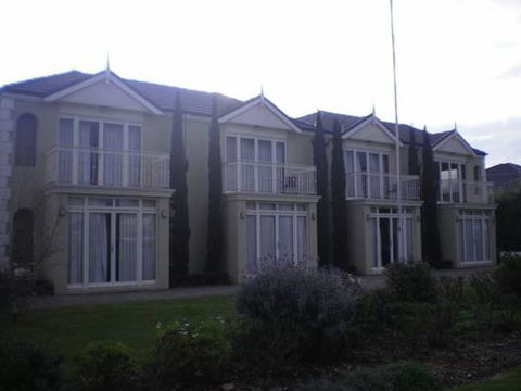 Colonial Village Motel - C Tourism 1