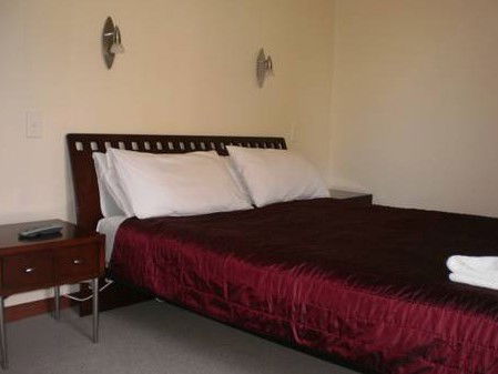 Colonial Village Motel - C Tourism 3