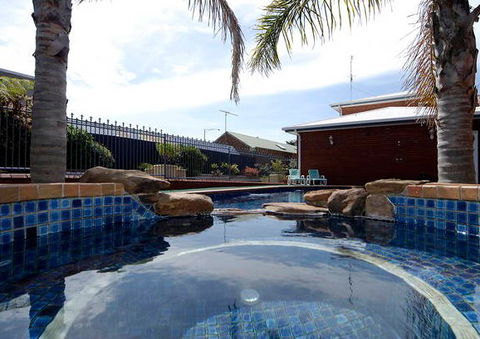 Comfort Inn The International - C Tourism 1