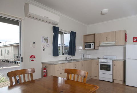 Sundowner Cabin And Tourist Park - C Tourism 1