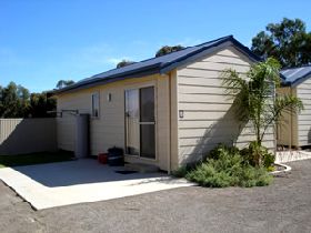 Moonta Bay Cabins - C Tourism 0