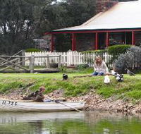 Stonewell Cottages and Vineyards - C Tourism
