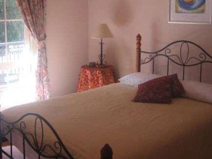 Lakeside Getaway - C Tourism 3
