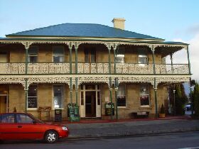 Richmond Arms Hotel - The - C Tourism 0