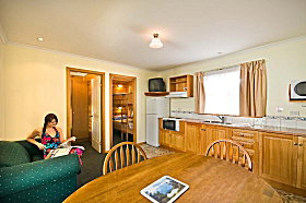 Leisureville Caravan Park - C Tourism 0