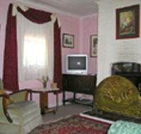 Hollyhock Cottage - C Tourism