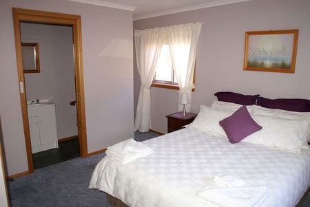 Three Hut Point Waterfront Accommodation - C Tourism 1