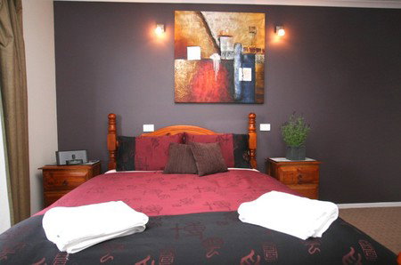 Oakley Place Townhouse - Tasmanian Short Stays - C Tourism 4