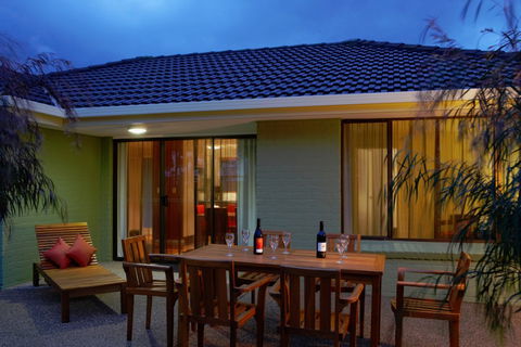 Wyndham Seven Mile Beach - C Tourism 5