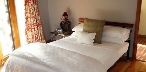 Old England Accommodation - C Tourism 1