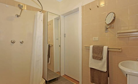 C'est La Vie Manyana - C Tourism 0