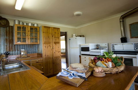 Yaraandoo Lakeside Retreat - C Tourism 5