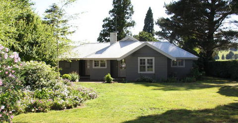 Book Barn Cottage - C Tourism 5