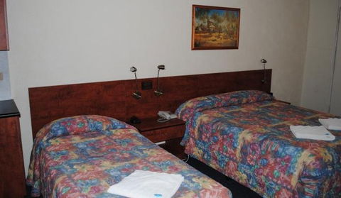 Amber Court Coonabarabran - C Tourism 4