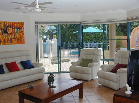 Golden Cane Bed And Breakfast - C Tourism 0