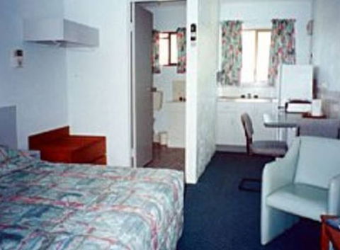 Kinka Palms Beachfront Apartments / Motel - C Tourism 4