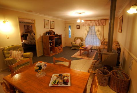 Honeysuckle Cottages And The Rocks Restaurant - C Tourism 2