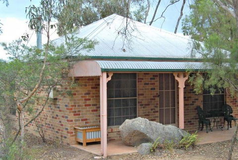 Honeysuckle Cottages And The Rocks Restaurant - C Tourism 3