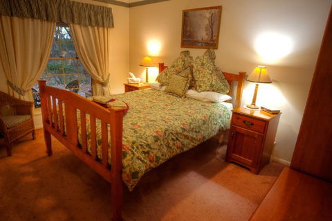 Honeysuckle Cottages And The Rocks Restaurant - C Tourism 5