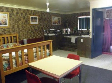 Bronco Motor Inn - C Tourism 0