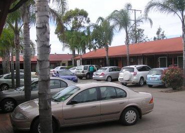 Bronco Motor Inn - C Tourism 1