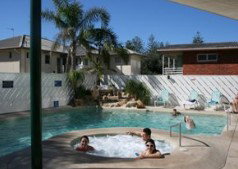 Burleigh Beach Tower - C Tourism 1