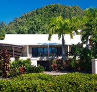 Comfort Inn  Suites Trinity Beach Club - C Tourism