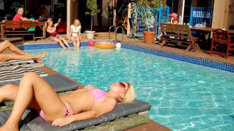Surf N Sun Beachside Backpackers - C Tourism 2
