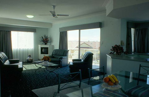 Runaway Bay Motor Inn - C Tourism 4