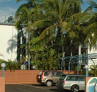 Coconut Grove Holiday Apartments - C Tourism