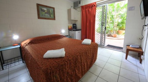 Coconut Grove Holiday Apartments - C Tourism 2