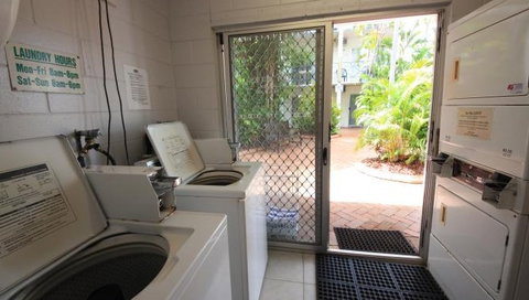 Coconut Grove Holiday Apartments - C Tourism 3