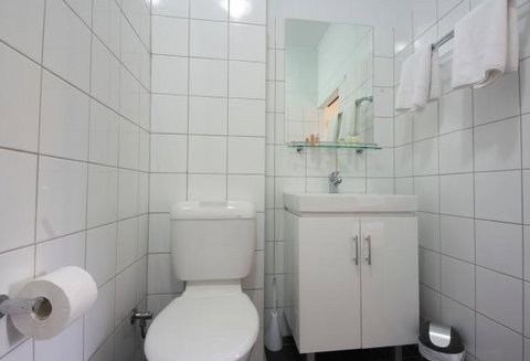 Coconut Grove Holiday Apartments - C Tourism 4