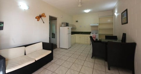 Coconut Grove Holiday Apartments - C Tourism 5
