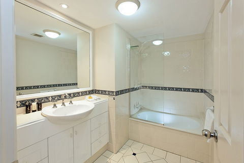 La Grande Apartments Broadbeach - C Tourism 3