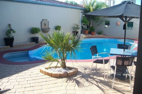The Town House Motor Inn - Sundowner Goondiwindi - C Tourism 1
