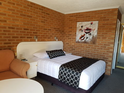 Cousins Motor Inn - C Tourism 7