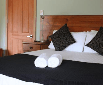 Tullah Lakeside Chalets - C Tourism