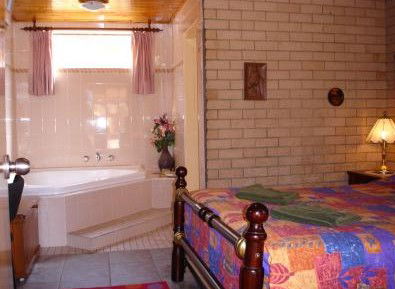 Lake Front Motel - C Tourism 4