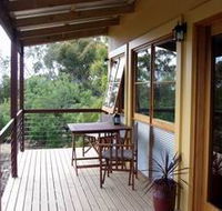 Henry's Retreat - C Tourism