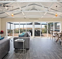 Coral Sands Luxury Beach House - C Tourism