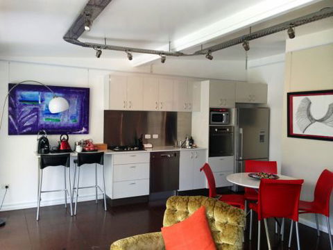 ArtHOUSE Beachfront Accommodation - C Tourism 1