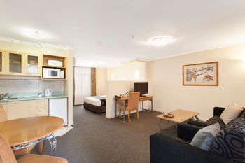 Melbourne Metropole Central - C Tourism 24
