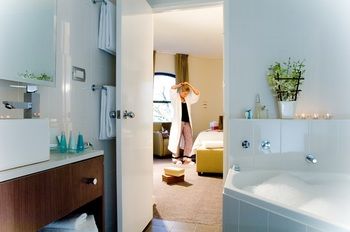 Amora Riverwalk Melbourne - C Tourism 3